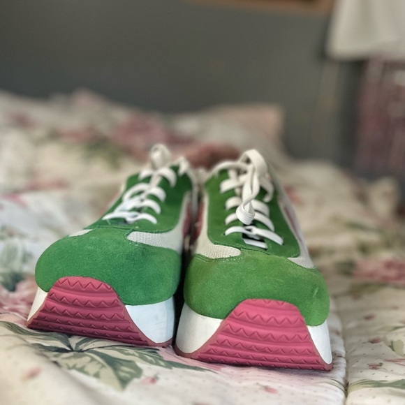 Super cool Volatile green/pink platform sneakers! In a women’s size 10 :)) - Picture 4 of 7